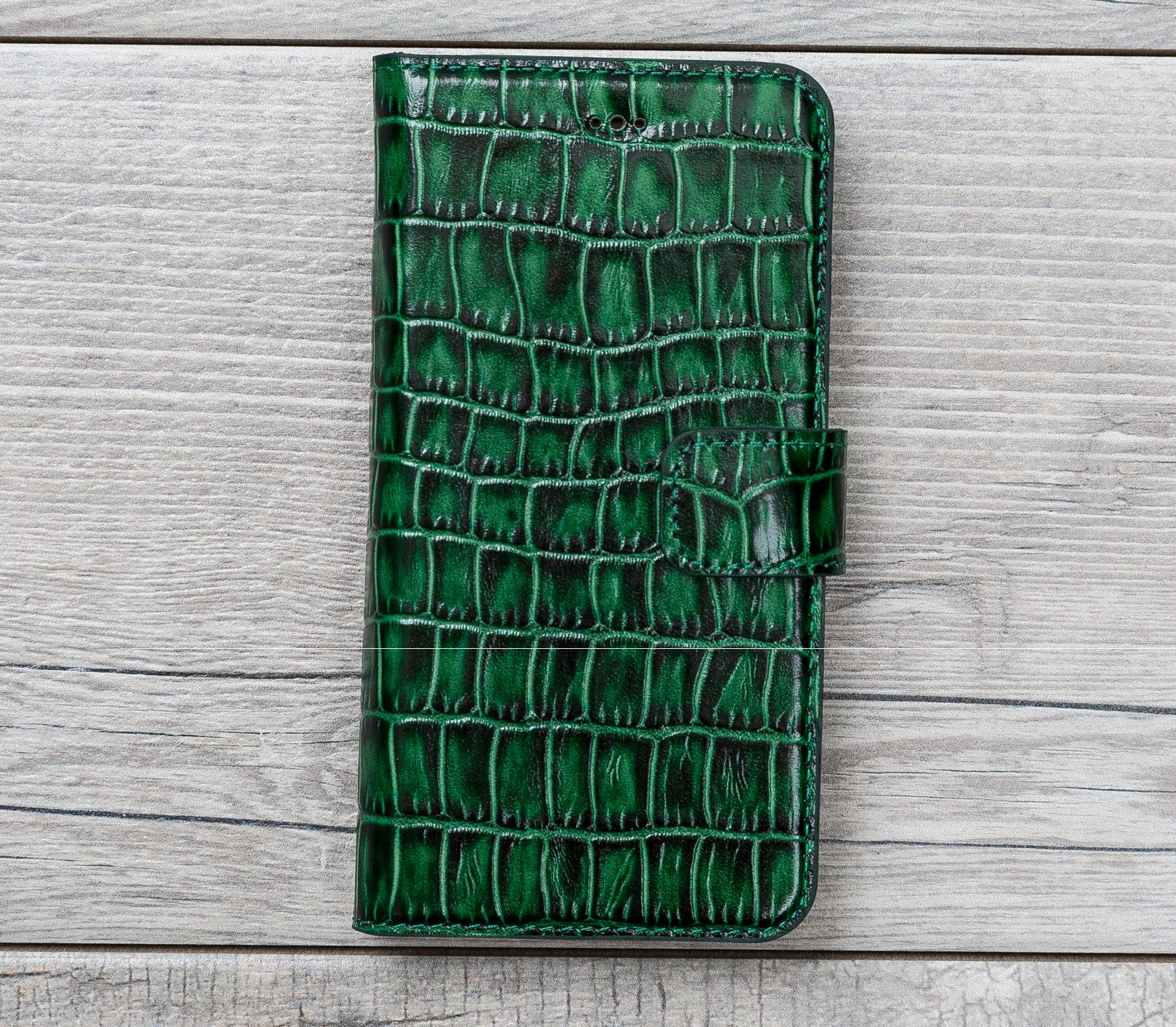 Green Croco Pattern Magnetic Genuine Leather Wallet Case for iPhone 7/8